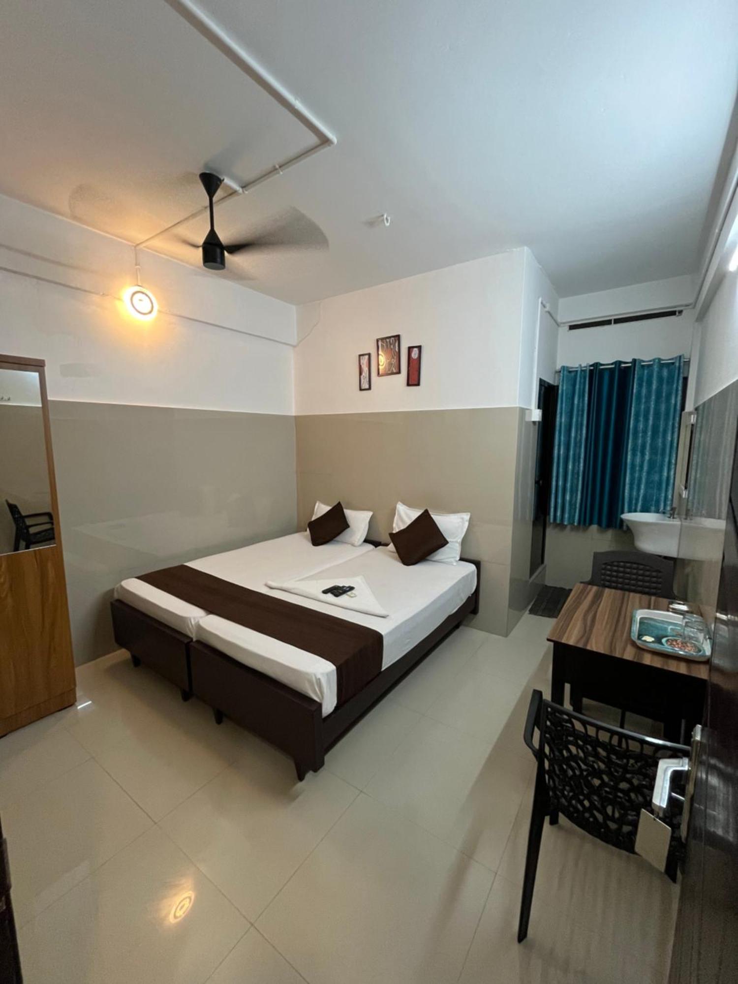 Priya Lodge Kozhikode Buitenkant foto