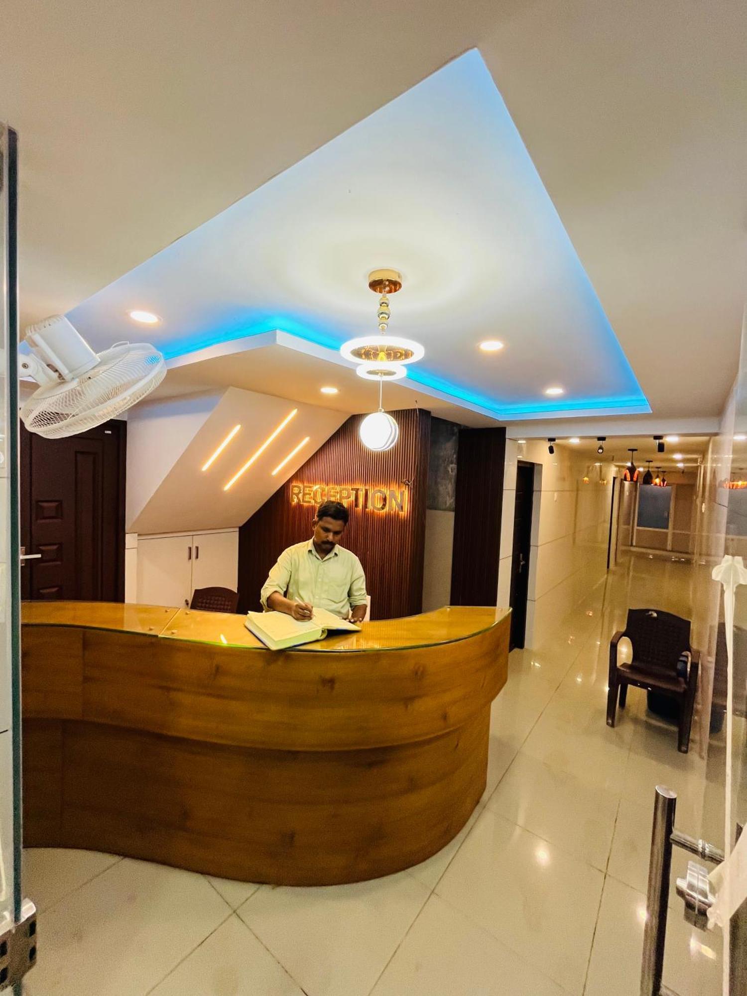 Priya Lodge Kozhikode Buitenkant foto