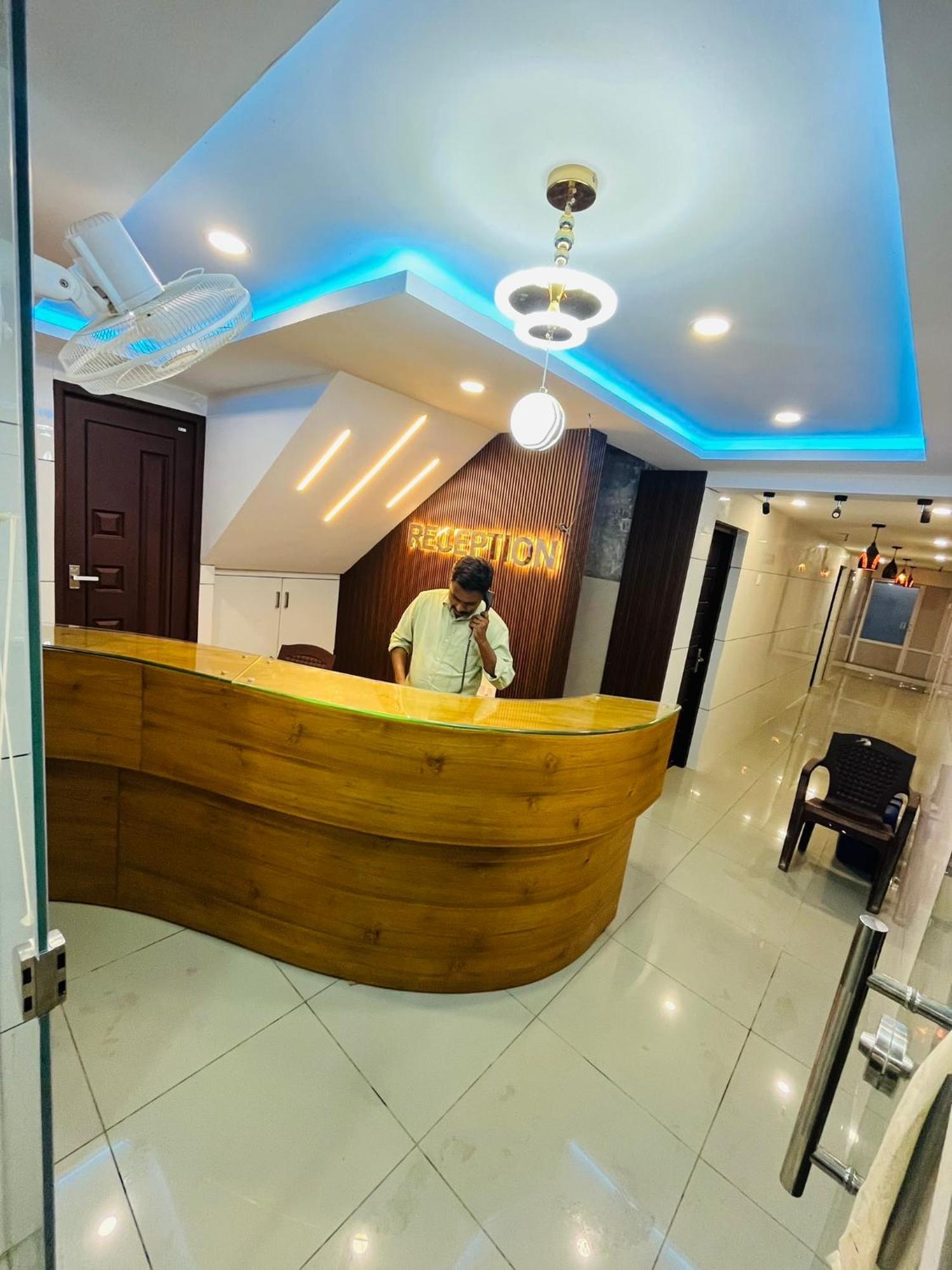 Priya Lodge Kozhikode Buitenkant foto
