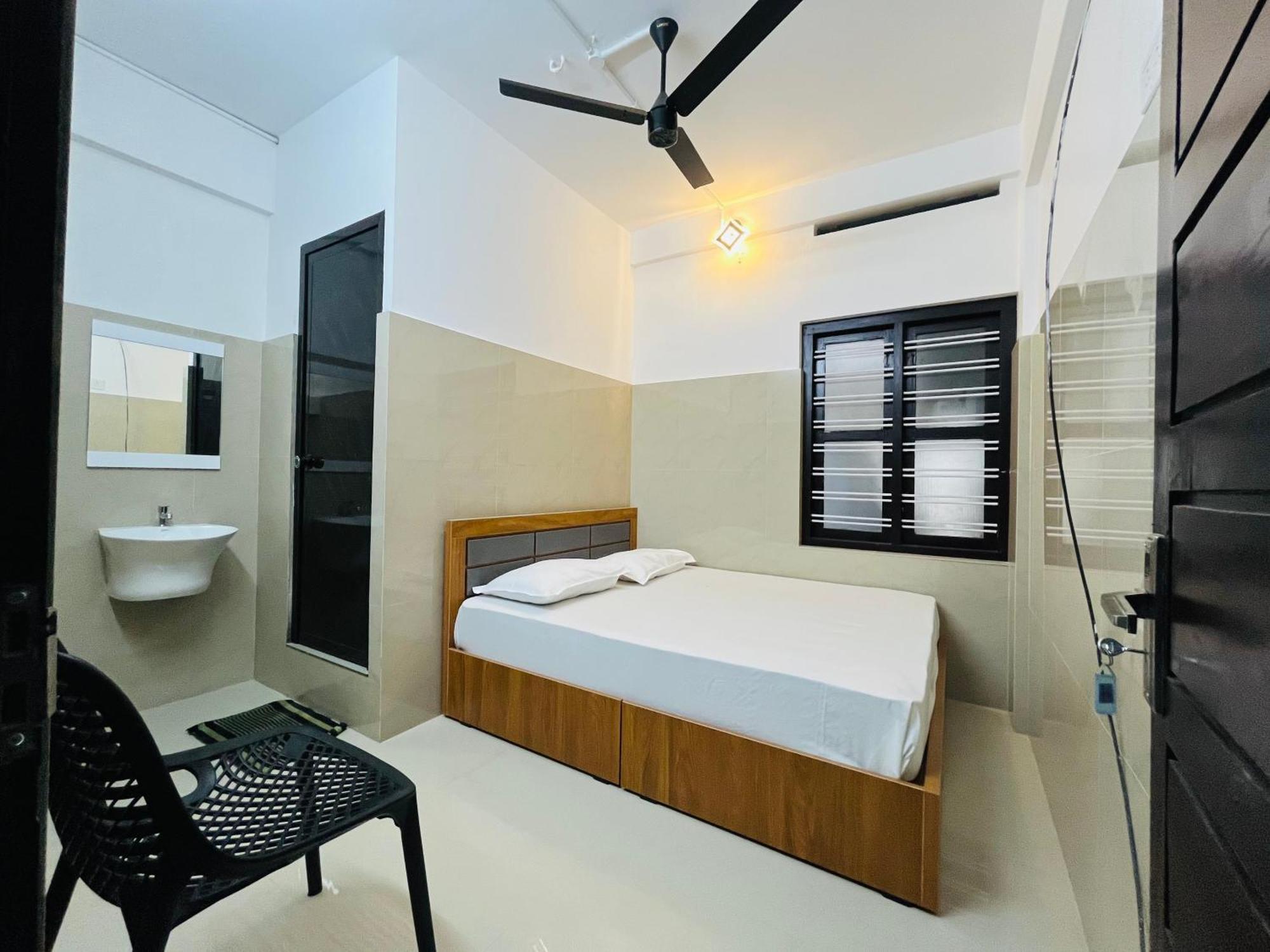 Priya Lodge Kozhikode Buitenkant foto